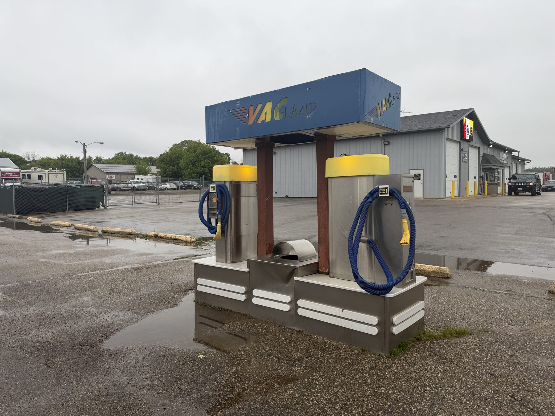 VacLand self-serve vacuum station at Bear Country Wash